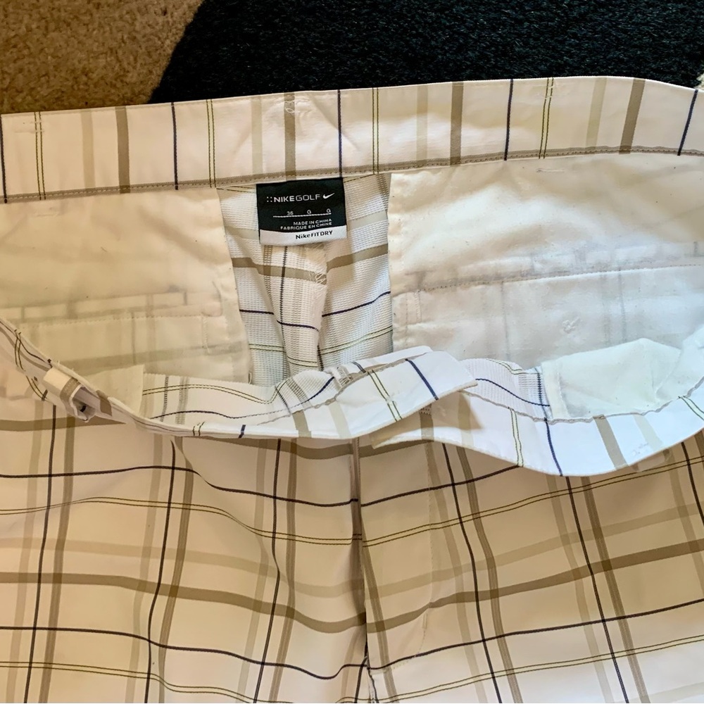 LN Nike Men's White, Taupe and Black Plaid Shorts. 2 Side Pockets & 2 flat back - Picture 3 of 6